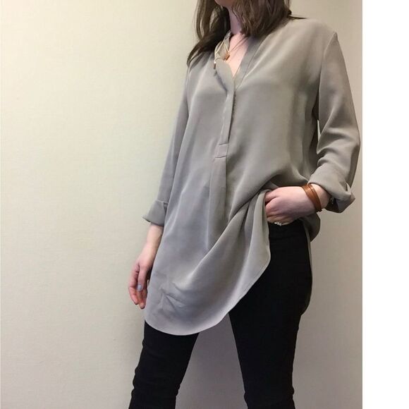 ARITZIA Babaton taupe brown Peverell 100 % silk long sleeve V-neck tunic blouse - Picture 4 of 14